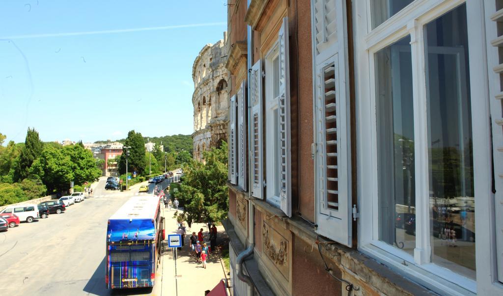 Amphitheatre Premium Apartment With Seaview Pula Exterior photo